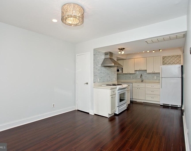 126 E Chelsea Circle - Photo Thumbnail 7