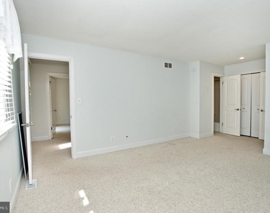 126 E Chelsea Circle - Photo Thumbnail 17