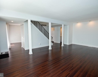 126 E Chelsea Circle - Photo Thumbnail 4
