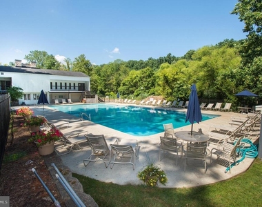 126 E Chelsea Circle - Photo Thumbnail 2