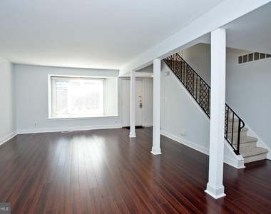 126 E Chelsea Circle - Photo Thumbnail 3
