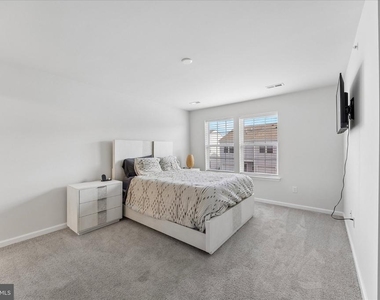 177 S Harner Boulevard - Photo Thumbnail 7
