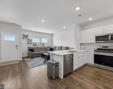 177 S Harner Boulevard - Photo Thumbnail 5