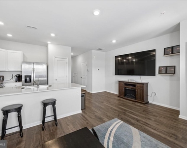 177 S Harner Boulevard - Photo Thumbnail 3
