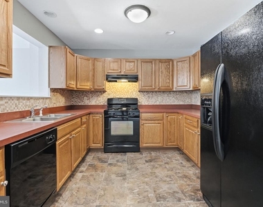 1046 Balley Drive - Photo Thumbnail 8