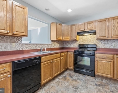1046 Balley Drive - Photo Thumbnail 9