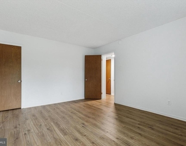 344 Summit House - Photo Thumbnail 9