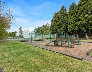 344 Summit House - Photo Thumbnail 13