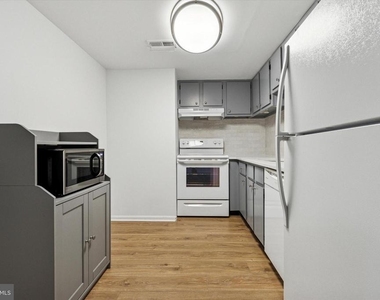 344 Summit House - Photo Thumbnail 5