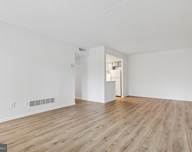 344 Summit House - Photo Thumbnail 1