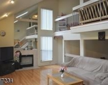 11 Woodhill Street - Photo Thumbnail 1