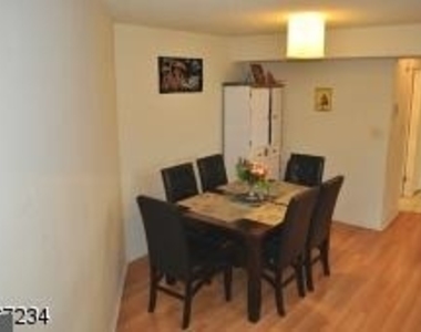 11 Woodhill Street - Photo Thumbnail 3