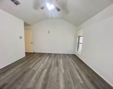 14303 Kincheloe St - Photo Thumbnail 7