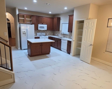 8600 Wood Stork Dr - Photo Thumbnail 3