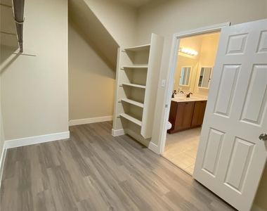 8600 Wood Stork Dr - Photo Thumbnail 11