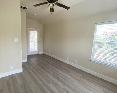 8600 Wood Stork Dr - Photo Thumbnail 13