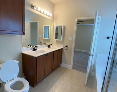8600 Wood Stork Dr - Photo Thumbnail 10