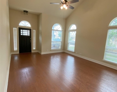 8600 Wood Stork Dr - Photo Thumbnail 2