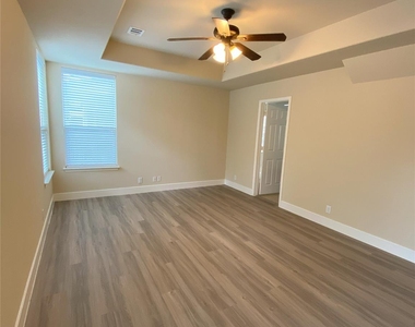 8600 Wood Stork Dr - Photo Thumbnail 7