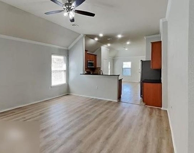 5833 Zachary Scott St - Photo Thumbnail 2