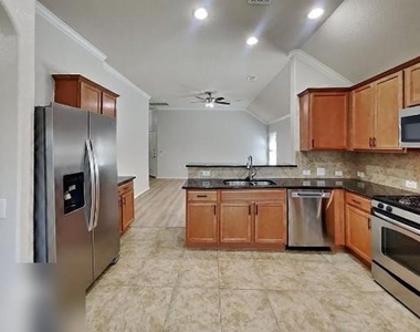 5833 Zachary Scott St - Photo Thumbnail 7