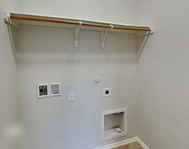 5833 Zachary Scott St - Photo Thumbnail 16