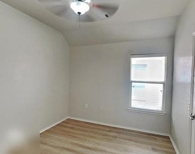 5833 Zachary Scott St - Photo Thumbnail 14