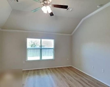 5833 Zachary Scott St - Photo Thumbnail 8