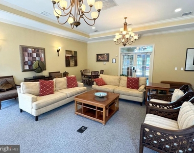 511 Timberlake Drive - Photo Thumbnail 2
