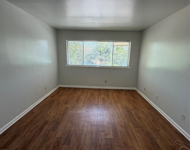 1212 W 13th St - Photo Thumbnail 2