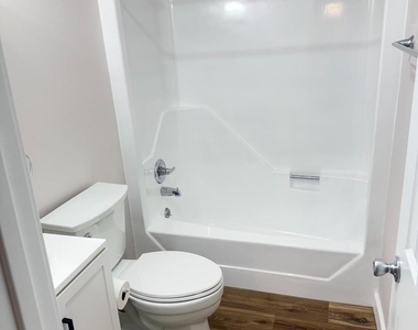 603 Silver Court - Photo Thumbnail 10