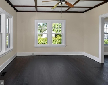 131 W Franklin Avenue - Photo Thumbnail 3