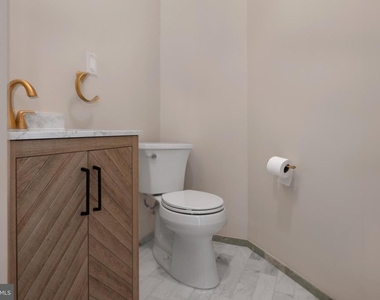 131 W Franklin Avenue - Photo Thumbnail 7