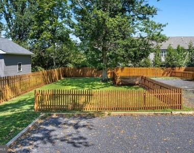 131 W Franklin Avenue - Photo Thumbnail 17