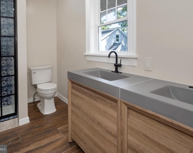 131 W Franklin Avenue - Photo Thumbnail 13