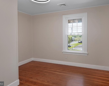 131 W Franklin Avenue - Photo Thumbnail 14