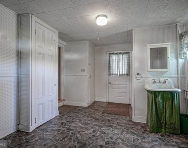 164 Franklin Street - Photo Thumbnail 24