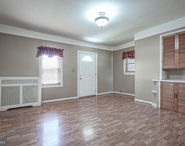 164 Franklin Street - Photo Thumbnail 6