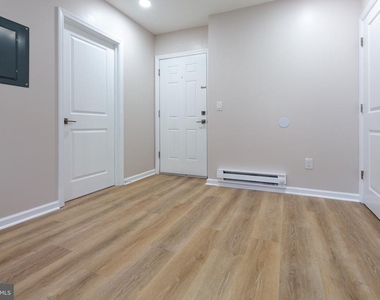 602-604 Broadway - Photo Thumbnail 4