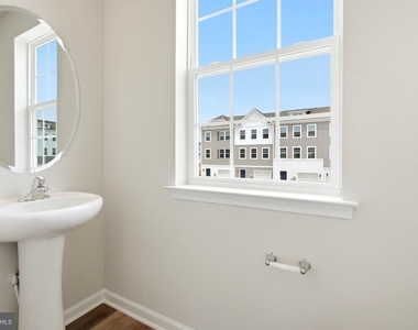 116 Essex Drive - Photo Thumbnail 11