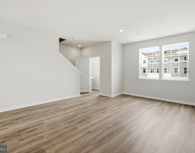 116 Essex Drive - Photo Thumbnail 9