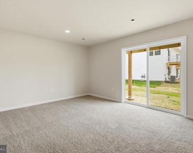 116 Essex Drive - Photo Thumbnail 2