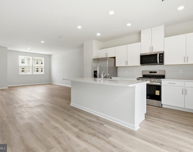 116 Essex Drive - Photo Thumbnail 5