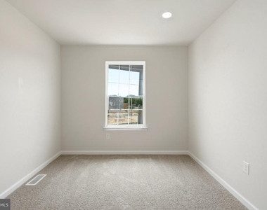 116 Essex Drive - Photo Thumbnail 15