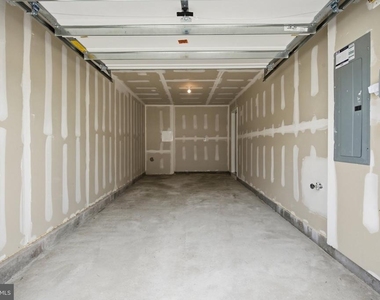 116 Essex Drive - Photo Thumbnail 26