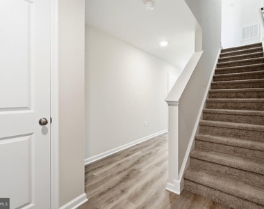 116 Essex Drive - Photo Thumbnail 1