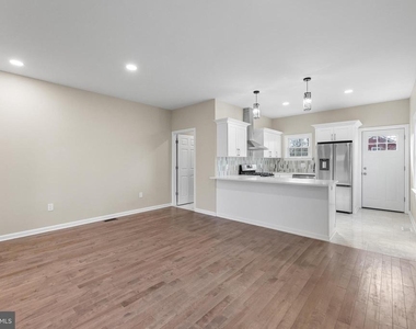 32 West Street - Photo Thumbnail 12