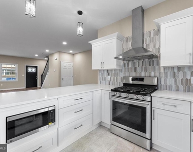 32 West Street - Photo Thumbnail 15