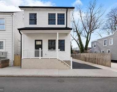 32 West Street - Photo Thumbnail 3