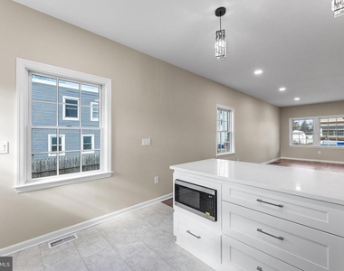 32 West Street - Photo Thumbnail 18
